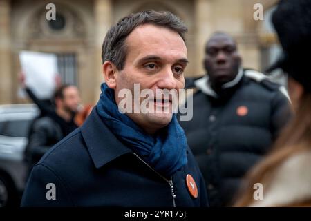 Paris, Frankreich. Dezember 2024. Florian Philippot. Abfahrt vom Place du Palais Royal, Demonstration der Fraktion Les Patriotes von Florian Philippot für die Rückkehr des Friedens in die Ukraine, gegen die Entsendung französischer Soldaten, für Frexit und den Ausstieg aus der NATO. Paris, Ile-de-France, Frankreich am 1. Dezember 2024. Foto: Denis Prezat/ABACAPRESS. COM Credit: Abaca Press/Alamy Live News Stockfoto