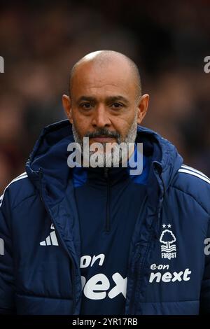 Nuno Espirito Santo, Cheftrainer des Nottingham Forest während des Premier League-Spiels zwischen Nottingham Forest und Ipswich Town auf dem City Ground, Nottingham, am Samstag, den 30. November 2024. (Foto: Jon Hobley | MI News) Stockfoto