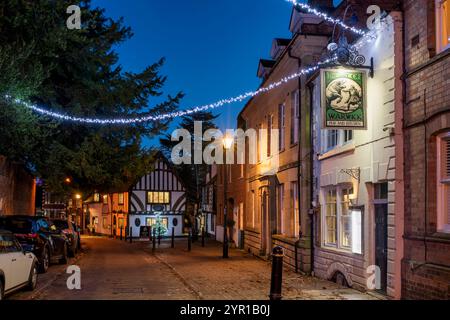 Castle Street zu Weihnachten. Warwick, Warwickshire, England Stockfoto