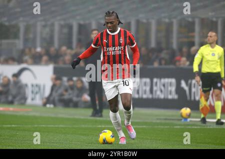 MAILAND, ITALIEN - NOVEMBER 30: Rafael Leao von Mailand in Aktion, während des Serie A Spiels zwischen AC Mailand und Empoli FC im Stadio Giuseppe Meazza am 30. November 2024 in Mailand. (Foto von MB-Medien) Stockfoto