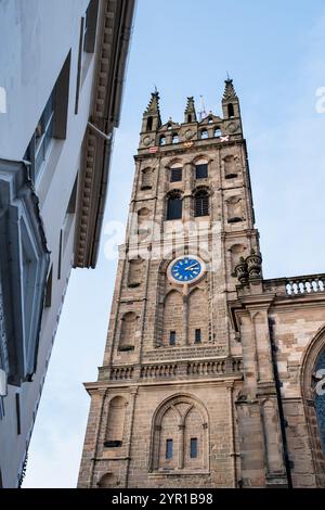 St. Marys Church von der Church Street im November. Warwick, Warwickshire, England Stockfoto
