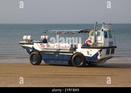 Wiley, das Waschen Monster amphibische Handwerk am Strand von Hunstanton in Norfolk Stockfoto