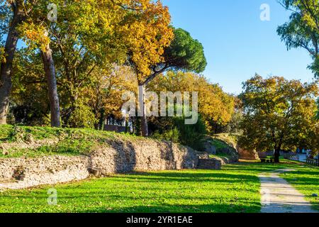 Lagerruinen - Kaiserliche Häfen Claudius und Trajan - Fiumicino, Rom, Italien Stockfoto