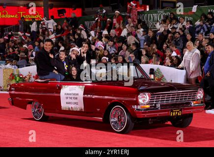 Los Angeles, Vereinigte Staaten. Dezember 2024. Mario Lopez fährt auf dem Hollywood Blvd. Während der 92. Jährlichen Hollywood Christmas Parade in Los Angeles am Sonntag, 1. Dezember 2024. Foto: Greg Grudt/UPI Credit: UPI/Alamy Live News Stockfoto