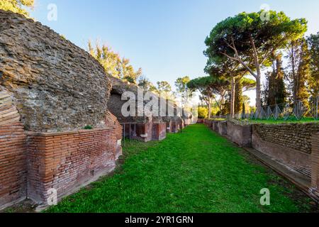 Severianische Lagerhäuser - Kaiserliche Häfen von Claudius und Trajan - Fiumicino, Rom, Italien Stockfoto