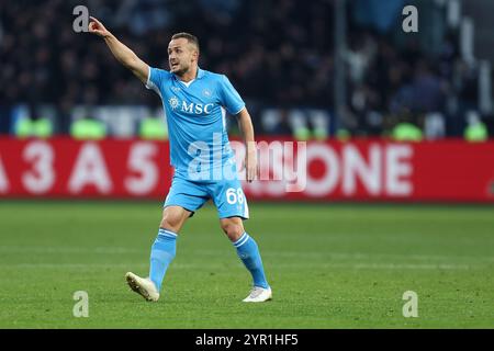 Turin, Italien. Dezember 2024. Stanislav Lobotka vom SSC Napoli Gesten während des Fußballspiels der Serie A zwischen Torino FC und SSC Napoli im Stadio Olimpico am 1. dezember 2024 in Turin. Quelle: Marco Canoniero/Alamy Live News Stockfoto