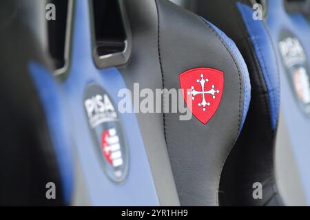 Symbol der Stadt Pisa auf der Stadionbank „Arena Garibaldi“ während des AC Pisa vs Cosenza Calcio, Spiel der italienischen Fußball Serie B in Pisa, Italien, 01. Dezember 2024 Stockfoto