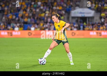 Gold Coast, Australien. Dezember 2024. Hayley Raso während eines Freundschaftsspiels zwischen der australischen Fußballnationalmannschaft der Frauen, den Matildas und Brasilien im CBUS Super Stadium/Robina Stadium am 1. Dezember 2024 in Gold Coast, Australien Credit: Tim Martorana/Alamy Live News Stockfoto