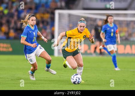 Gold Coast, Australien. Dezember 2024. Matildas Ellie Carpenter während eines Freundschaftsspiels zwischen der australischen Fußballnationalmannschaft der Frauen, den Matildas und Brasilien im CBUS Super Stadium/Robina Stadium am 1. Dezember 2024 in Gold Coast, Australien Credit: Tim Martorana/Alamy Live News Stockfoto