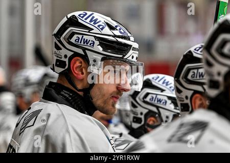 Memmingen, Deutschland. Dezember 2024. 01.12.2024, Alpha Cooling-Arena am Huehnerberg, Memmingen, GER, Oberliga S?d, ECDC Memmingen Indians vs Bietigheim Steelers, im Bild Mick Hochreither (Bietigheim, #55) Foto ? Nordphoto GmbH/Hafner Credit: dpa/Alamy Live News Stockfoto