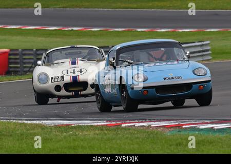 John Tordoff, Andrew Jordan, Lotus Elan, Masters Gentlemen Drivers, ein neunzig-minütiges Rennen mit der Option eines zweiten Fahrers für Touring-Fahrzeuge vor 1966 Stockfoto