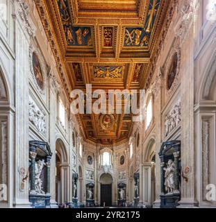 Rom, Italien, 22. Juli 2017, atemberaubendes Inneres der historischen Archbasilika in Rom, Italien. Stockfoto