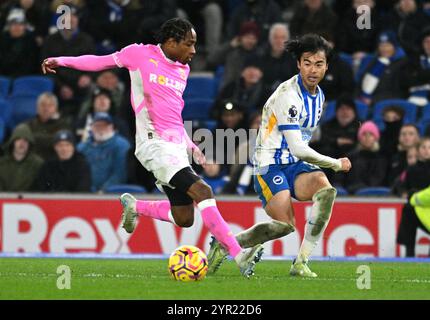 Kaoru Mitoma aus Brighton während des Premier League-Spiels zwischen Brighton und Hove Albion und Southampton im American Express Stadium , Brighton , Großbritannien - 29. November 2024 - Foto Simon Dack / Teleobjektive nur redaktionelle Verwendung. Kein Merchandising. Für Football Images gelten Einschränkungen für FA und Premier League, inc. Keine Internet-/Mobilnutzung ohne FAPL-Lizenz. Weitere Informationen erhalten Sie bei Football Dataco Stockfoto