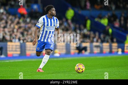 Tariq Lamptey aus Brighton während des Premier League-Spiels zwischen Brighton und Hove Albion und Southampton im American Express Stadium , Brighton , Großbritannien - 29. November 2024 - Foto Simon Dack / Teleobjektive nur redaktionelle Verwendung. Kein Merchandising. Für Football Images gelten Einschränkungen für FA und Premier League, inc. Keine Internet-/Mobilnutzung ohne FAPL-Lizenz. Weitere Informationen erhalten Sie bei Football Dataco Stockfoto