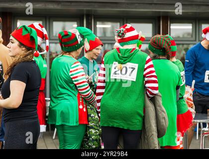 Mental Elf festlicher Wohltätigkeitslauf für South and Central Essex Mind, Belfairs Woods, Leigh-on-Sea © Clarissa Debenham (filmfreie Fotografie) / Alamy Stockfoto