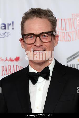 Hollywood, ca. 1. Dezember 2024. James Tupper beim 92. Jahrestag der Hollywood Christmas Parade am 1. Dezember 2024, als er Marine Toys for Tots auf dem Hollywood Blvd in Hollywood, Kalifornien unterstützte. Quelle: Faye Sadou/Media Punch/Alamy Live News Stockfoto