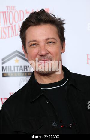 Hollywood, ca. 1. Dezember 2024. Jeremy Renner beim 92. Jahrestag der Hollywood Christmas Parade am 1. Dezember 2024 als Unterstützung für Marine Toys for Tots auf dem Hollywood Blvd in Hollywood, Kalifornien. Quelle: Faye Sadou/Media Punch/Alamy Live News Stockfoto