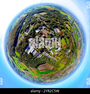 Luftbild, IPA-HAUS Selm / Bork Polizeibehörde, Polizeischule Schulungszentrum Hochhäuser im Sundern, Erich-Klausener-Straße, Sportanlage Westring Fußballstadion und Leichtathletikstadion, Erdkugel, Fisheye Aufnahme, Fischaugen Aufnahme, 360 Grad Aufnahme, winzige Welt, kleiner Planet, Fischaugenbild, Bork, Selm, Ruhrgebiet, Nordrhein-Westfalen, Deutschland ACHTUNGxMINDESTHONORARx60xEURO *** Luftaufnahme, IPA HAUS Selm Bork Polizeibehörde, Polizeischule Trainingszentrum Hochhäuser im Sundern, Erich Klausener Straße, Sportanlage Westring Fußballstadion und Leichtathletik Stockfoto