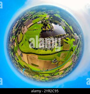 AUFZEICHNUNGSDATUM NICHT ANGEGEBEN Luftbild, Ternscher See und Campingplatz Seepark Ternsche Naturfreibad, Campinghäuser und Wohnwagen, Fluss Stever und Wohngebiet Strandweg, umgeben von Wiesen und Feldern, Erdkugel, Fisheye Aufnahme, Fischaugen Aufnahme, 360 Grad Aufnahme, winzige Welt, kleiner Planet, Fischaugenbild, Ternsche, Selm, Ruhrgebiet, Nordrhein-Westfalen, Deutschland ACHTUNGxMINDESTHONORARx60xEURO *** Luftsicht, Ternscher See und Campingplatz Seepark Ternsche Naturfreibad, Campinghäuser und Wohnwagen, Fluss Stever und Wohngebiet Strandweg, umgeben von Wiesen und Feldern, Globus, Fischaugen im Stockfoto