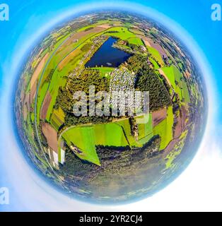 AUFZEICHNUNGSDATUM NICHT ANGEGEBEN Luftbild, Ternscher See und Campingplatz Seepark Ternsche Naturfreibad, Campinghäuser und Wohnwagen, Fluss Stever und Wohngebiet Strandweg, umgeben von Wiesen und Feldern, Erdkugel, Fisheye Aufnahme, Fischaugen Aufnahme, 360 Grad Aufnahme, winzige Welt, kleiner Planet, Fischaugenbild, Ternsche, Selm, Ruhrgebiet, Nordrhein-Westfalen, Deutschland ACHTUNGxMINDESTHONORARx60xEURO *** Luftsicht, Ternscher See und Campingplatz Seepark Ternsche Naturfreibad, Campinghäuser und Wohnwagen, Fluss Stever und Wohngebiet Strandweg, umgeben von Wiesen und Feldern, Globus, Fischaugen im Stockfoto