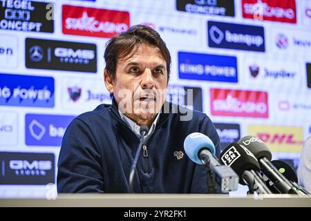 OHL-Cheftrainer Chris Coleman stellte am Montag, den 2. Dezember 2024, in Leuven eine Pressekonferenz der belgischen Fußballmannschaft Oud-Heverlee Leuven vor. BELGA FOTO TOM GOYVAERTS Stockfoto