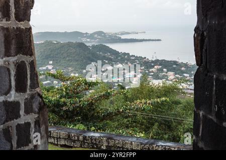 St. George's, Grenada - 4. Januar 2018: Malerischer Blick auf die Stadt und die Küste von Fort Frederick. Stockfoto