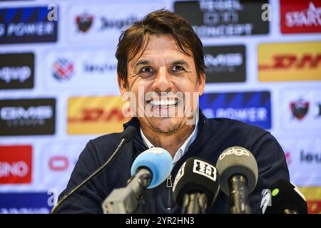 Leuven, Belgien. Dezember 2024. OHL-Cheftrainer Chris Coleman stellte am Montag, den 2. Dezember 2024, in Leuven eine Pressekonferenz der belgischen Fußballmannschaft Oud-Heverlee Leuven vor. BELGA FOTO TOM GOYVAERTS Credit: Belga Nachrichtenagentur/Alamy Live News Stockfoto