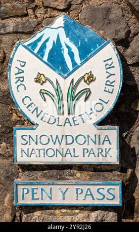 Großbritannien, Wales, Gwynedd, Snowdonia, Llanberis Pass, Pen y Pass, National Park-Schild Stockfoto