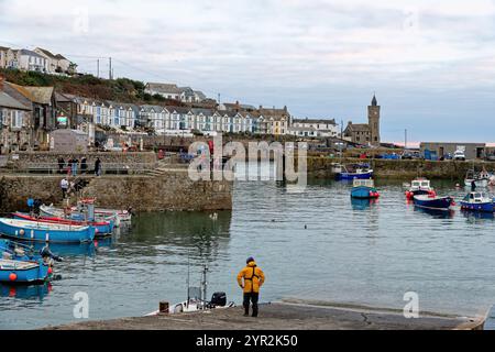 Porthleven Hafen in der Nähe von Helston an einem Herbsttag Cornwall England Großbritannien Stockfoto