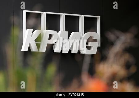 München, Deutschland. Dezember 2024. KPMG steht für Wirtschaftsprüfung, Wirtschafts- und Steuerberatung. Logo, Firmenlogo. ? Quelle: dpa/Alamy Live News Stockfoto