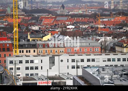 München, Deutschland. Dezember 2024. Wohnungen, Wohnen in der Stadt München, Stadtblick, Wohnen, Blick vom Fabrikviertel nach Westen. ? Quelle: dpa/Alamy Live News Stockfoto