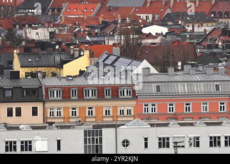 München, Deutschland. Dezember 2024. Wohnungen, Wohnen in der Stadt München, Stadtblick, Wohnen, Blick vom Fabrikviertel nach Westen. ? Quelle: dpa/Alamy Live News Stockfoto