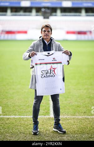 Leuven, Belgien. Dezember 2024. OHL-Cheftrainer Chris Coleman posiert für die Fotografen auf einer Pressekonferenz der belgischen Fußballmannschaft Oud-Heverlee Leuven, um ihren neuen Cheftrainer am Montag, den 2. Dezember 2024, in Leuven vorzustellen. BELGA FOTO TOM GOYVAERTS Credit: Belga Nachrichtenagentur/Alamy Live News Stockfoto