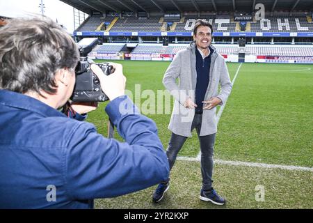 Leuven, Belgien. Dezember 2024. OHL-Cheftrainer Chris Coleman posiert für die Fotografen auf einer Pressekonferenz der belgischen Fußballmannschaft Oud-Heverlee Leuven, um ihren neuen Cheftrainer am Montag, den 2. Dezember 2024, in Leuven vorzustellen. BELGA FOTO TOM GOYVAERTS Credit: Belga Nachrichtenagentur/Alamy Live News Stockfoto