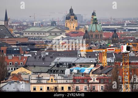 München, Deutschland. Dezember 2024. Wohnungen, Wohnen in der Stadt München, Stadtblick, Wohnen, Blick vom Fabrikviertel nach Westen. ? Quelle: dpa/Alamy Live News Stockfoto