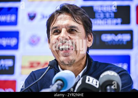 Leuven, Belgien. Dezember 2024. OHL-Cheftrainer Chris Coleman stellte am Montag, den 2. Dezember 2024, in Leuven eine Pressekonferenz der belgischen Fußballmannschaft Oud-Heverlee Leuven vor. BELGA FOTO TOM GOYVAERTS Credit: Belga Nachrichtenagentur/Alamy Live News Stockfoto