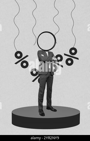 Vertikales Collagenbild von erfolgreicher schwarzweißer Gamma-Person mit verschränkten Armen tragen Symbole zum Aufhängen von Anzügen in Prozent, isoliert auf kreativem Hintergrund Stockfoto