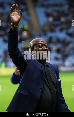 Dave Bennett von Coventry City während des Sky Bet Championship Matches in der Coventry Building Society Arena in Coventry. Bilddatum: Samstag, 30. November 2024. Stockfoto