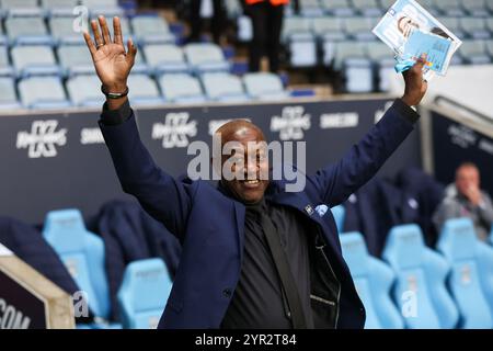 Dave Bennett von Coventry City während des Sky Bet Championship Matches in der Coventry Building Society Arena in Coventry. Bilddatum: Samstag, 30. November 2024. Stockfoto