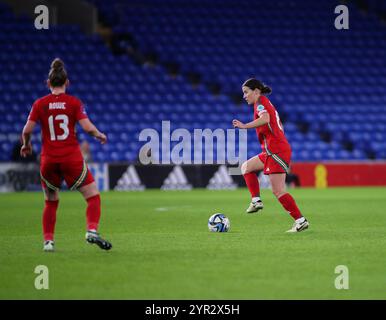 Cardiff, Großbritannien. November 2024. Angharad James (8 Wales) spielte beim Qualifikationsspiel zur UEFA Women's Euro 2025 zwischen Wales und der Republik Irland im Cardiff City Stadium in Cardiff. (B. East/SPP) Credit: SPP Sport Press Photo. /Alamy Live News Stockfoto