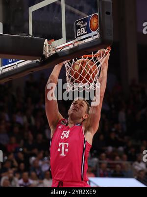 Bonn, Deutschland. Dezember 2024. Thomas Kennedy (Bonn), Telekom Baskets Bonn vs ratiopharm Ulm, easyCredit BBL, Spieltag 10, Bonn, 01.12.2024. Quelle: Jürgen Schwarz/Alamy Live News Stockfoto