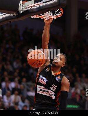 Bonn, Deutschland. Dezember 2024. Karim Jallow (Ulm), Telekom Baskets Bonn vs ratiopharm Ulm, easyCredit BBL, Spieltag 10, Bonn, 01.12.2024. Quelle: Jürgen Schwarz/Alamy Live News Stockfoto