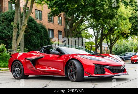 Chicago, Illinois - 29. September 2024: Chevrolet Corvette Z06 LT schwarz-rot. Chevrolet Corvette Z06 LT auf der Straße Stockfoto