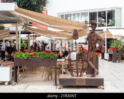 11/24/2024. Malaga, Spanien. Eintritt zur Terrasse der berühmten Taverne El Pimpi im historischen Zentrum von Malaga. Stockfoto