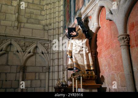 Die Kathedrale Santa María de Regla de León ist zweifellos das berühmte Wahrzeichen der Stadt. Die Geschichte beginnt im 10. Jahrhundert, als König von León Ordoño II Stockfoto