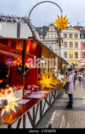 Liberec, Tschechische Republik. November 2024. Weihnachtsmarkt auf dem Dr. E. Benes Platz in Liberec, Tschechische Republik, dargestellt am 29. November 2024. Quelle: Radek Petrasek/CTK Photo/Alamy Live News Stockfoto