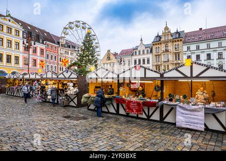 Liberec, Tschechische Republik. November 2024. Weihnachtsmarkt auf dem Dr. E. Benes Platz in Liberec, Tschechische Republik, dargestellt am 29. November 2024. Quelle: Radek Petrasek/CTK Photo/Alamy Live News Stockfoto