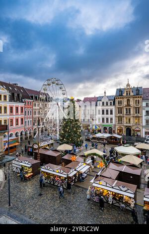 Liberec, Tschechische Republik. November 2024. Weihnachtsmarkt auf dem Dr. E. Benes Platz in Liberec, Tschechische Republik, dargestellt am 29. November 2024. Quelle: Radek Petrasek/CTK Photo/Alamy Live News Stockfoto