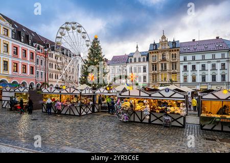 Liberec, Tschechische Republik. November 2024. Weihnachtsmarkt auf dem Dr. E. Benes Platz in Liberec, Tschechische Republik, dargestellt am 29. November 2024. Quelle: Radek Petrasek/CTK Photo/Alamy Live News Stockfoto