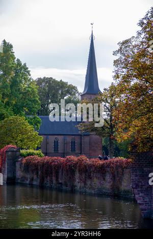 Kasteel de Haar, eine atemberaubende mittelalterliche Burg in den Niederlanden, mit großer Architektur, üppigen Gärten und reicher Geschichte. Perfekt für Touren, Veranstaltungen Stockfoto